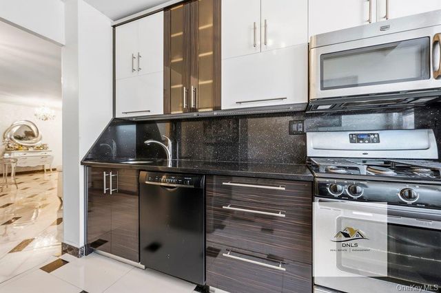 61-45 98th Street 14K, Rego Park, NY 11374