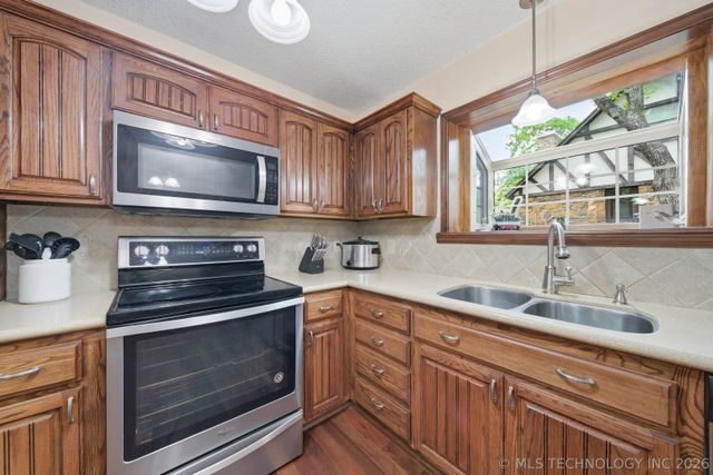 1005 E 12th Street, Claremore, OK 74017