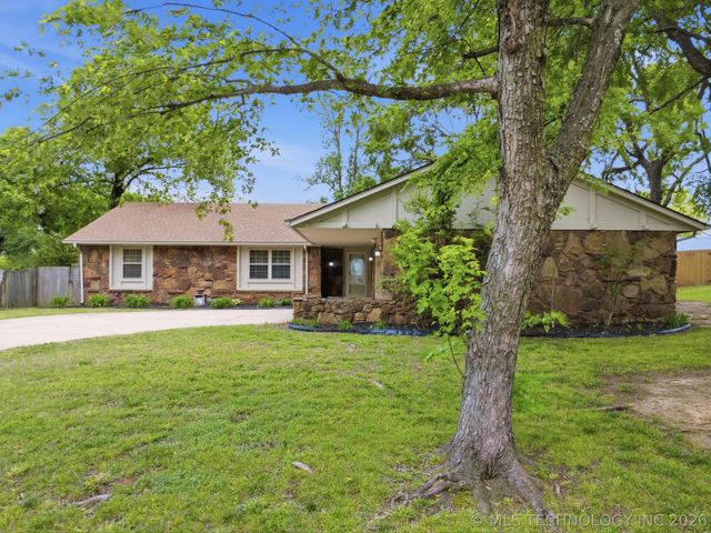 1005 E 12th Street, Claremore, OK 74017