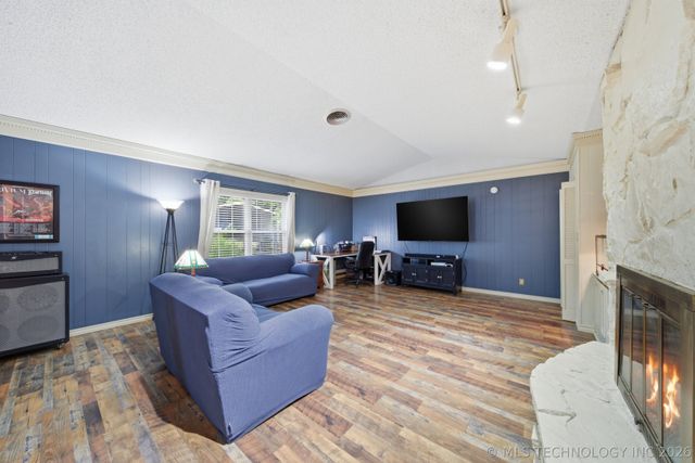 1005 E 12th Street, Claremore, OK 74017