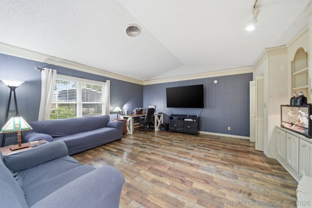 1005 E 12th Street, Claremore, OK 74017