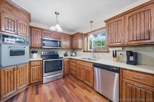 1005 E 12th Street, Claremore, OK 74017