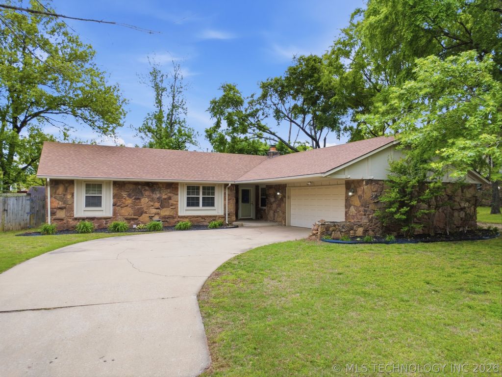 1005 E 12th Street, Claremore, OK 74017