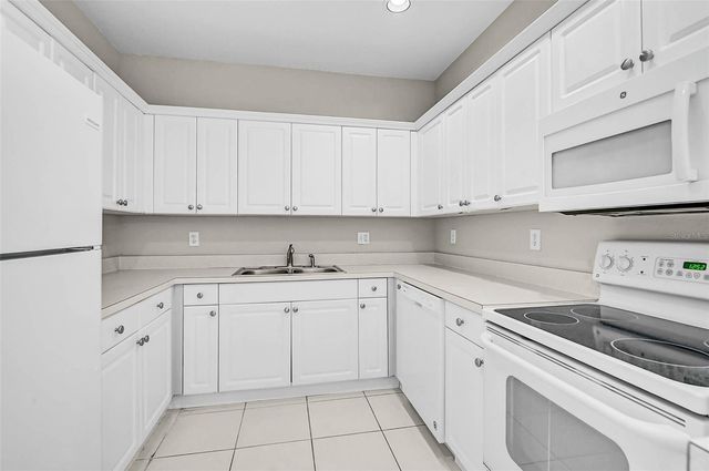 3958 MEDITERRANEA CIRCLE 411, Sarasota, FL 34233