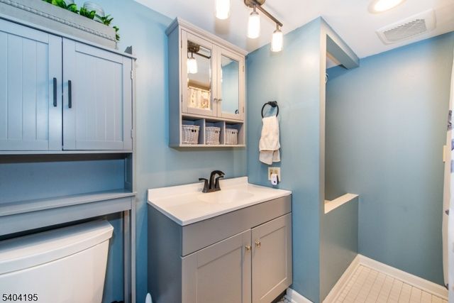 304 Squaw Trl, Hopatcong Boro, NJ 07821