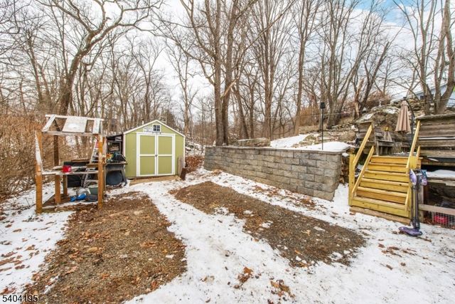 304 Squaw Trl, Hopatcong Boro, NJ 07821
