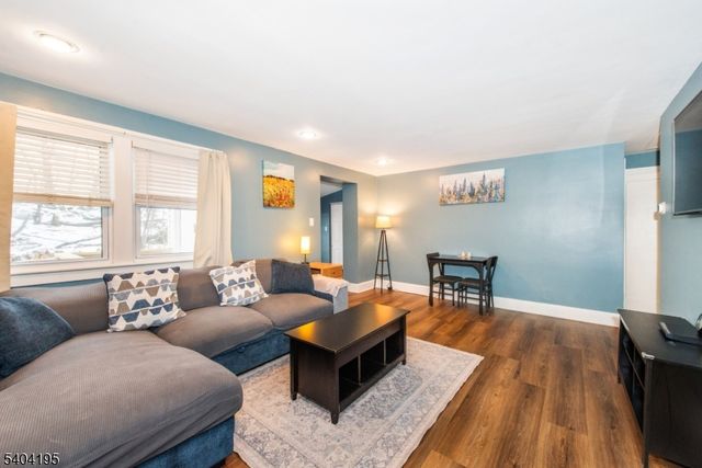 304 Squaw Trl, Hopatcong Boro, NJ 07821