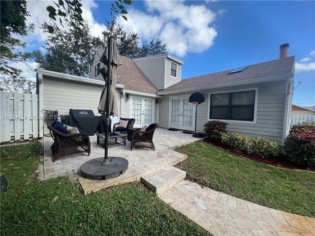 5068 Beechwood Rd, Delray Beach, FL 33484