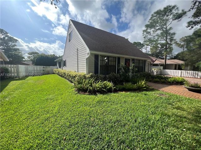 5068 Beechwood Rd, Delray Beach, FL 33484