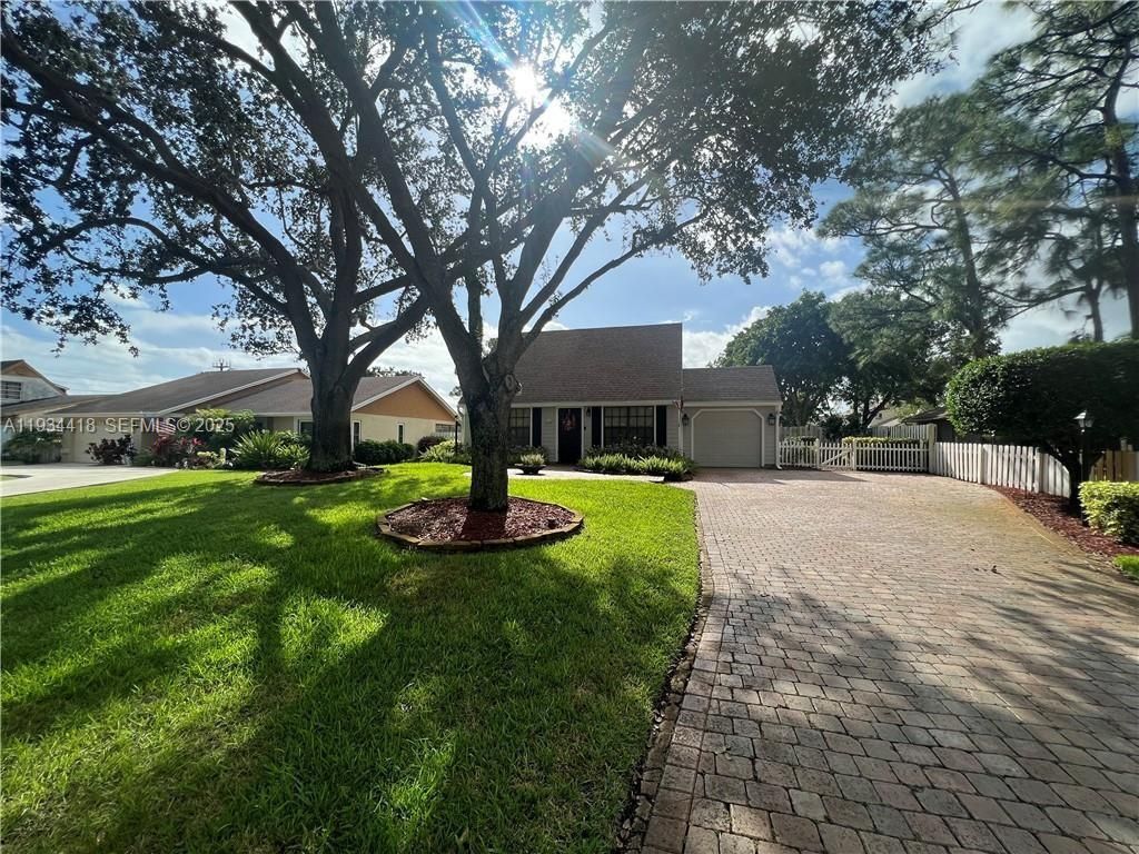 5068 Beechwood Rd, Delray Beach, FL 33484