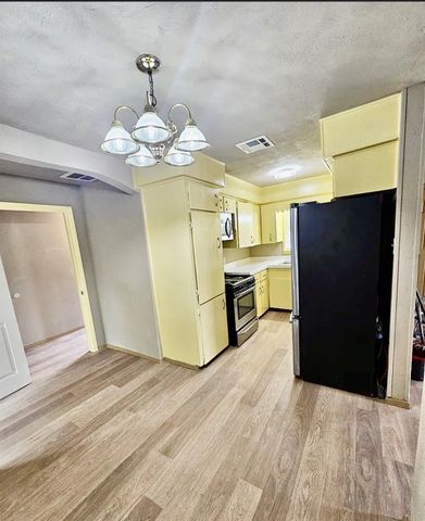 3026 Airport Boulevard, Houston, TX 77051