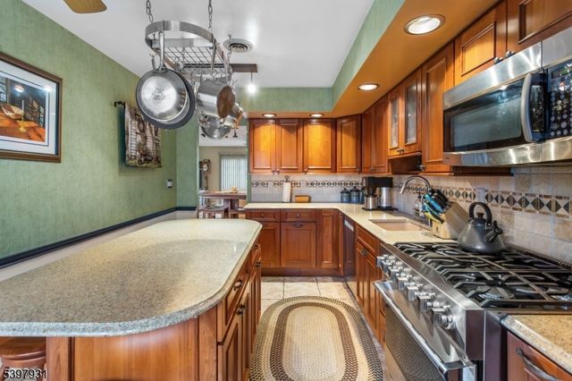 3 Ross Rd, Wallington Boro, NJ 07057