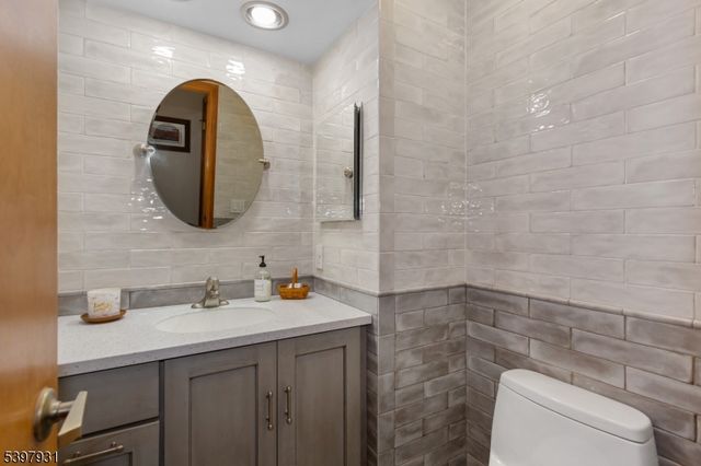 3 Ross Rd, Wallington Boro, NJ 07057