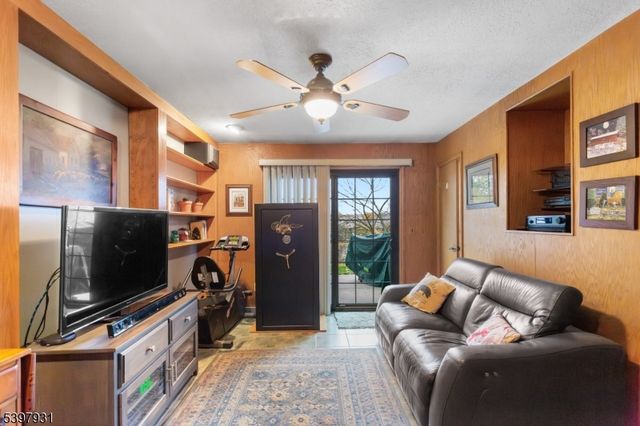 3 Ross Rd, Wallington Boro, NJ 07057