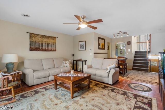 3 Ross Rd, Wallington Boro, NJ 07057