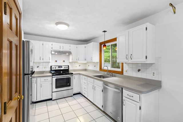 2701 Pouliot Pl, Wilmington, MA 01887
