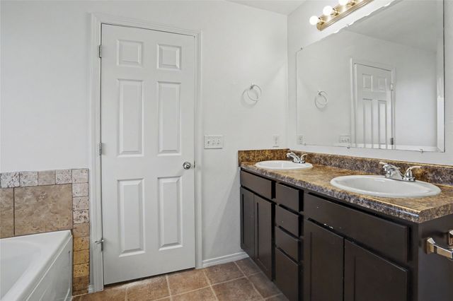 14815 S Lakewood Avenue, Bixby, OK 74008