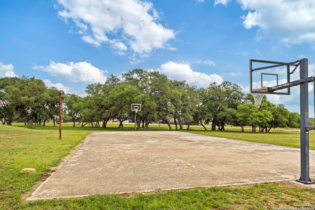 1629 Pr 1518, Bandera, TX 78003