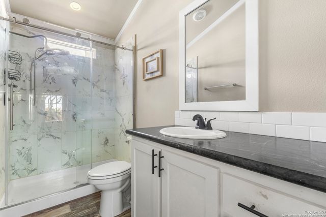 1629 Pr 1518, Bandera, TX 78003