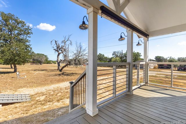 1629 Pr 1518, Bandera, TX 78003