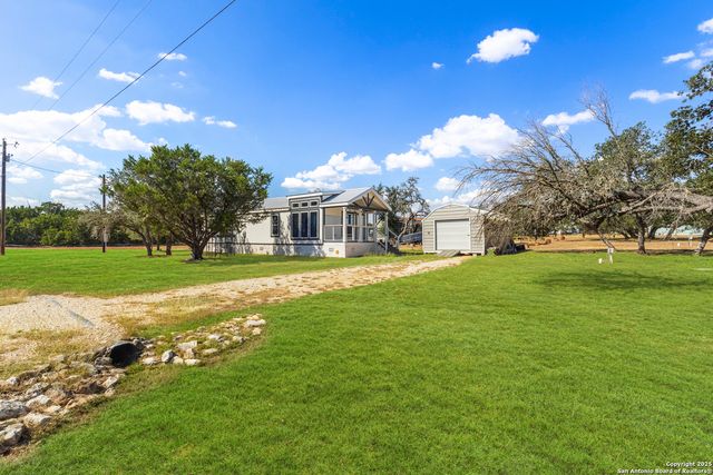 1629 Pr 1518, Bandera, TX 78003
