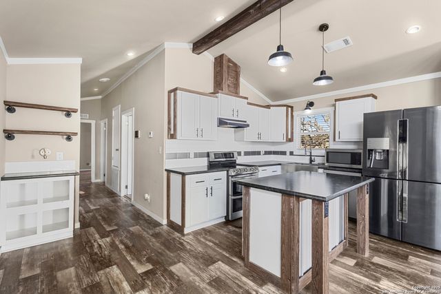 1629 Pr 1518, Bandera, TX 78003