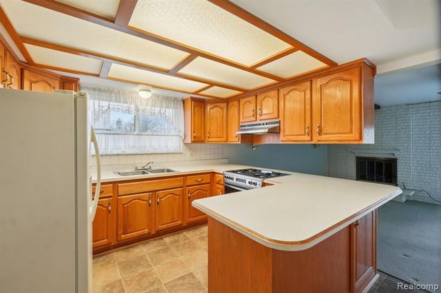 14435 Royal Drive, Sterling Heights, MI 48312