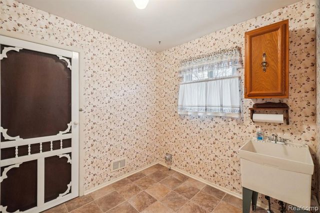 14435 Royal Drive, Sterling Heights, MI 48312