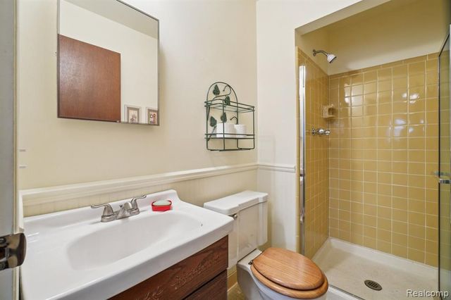 14435 Royal Drive, Sterling Heights, MI 48312