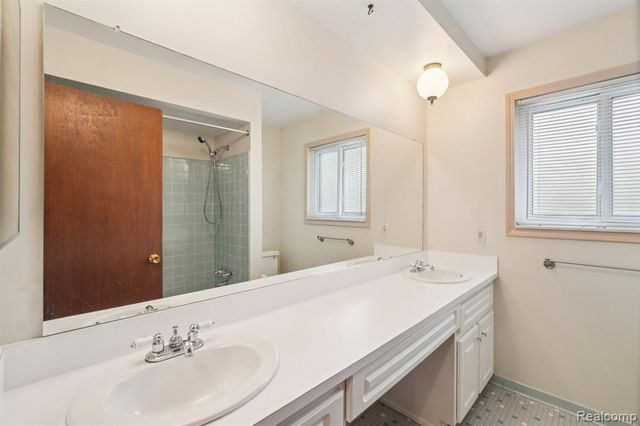 14435 Royal Drive, Sterling Heights, MI 48312