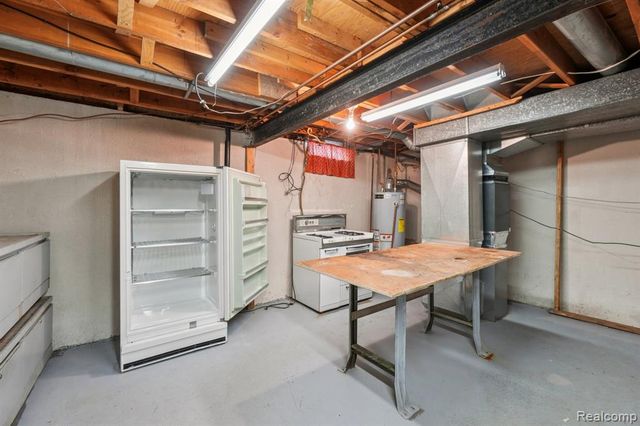 14435 Royal Drive, Sterling Heights, MI 48312