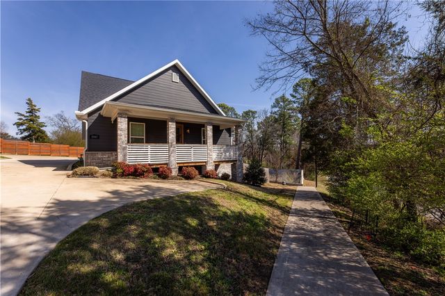 2983 N Old Wire Road, Fayetteville, AR 72703