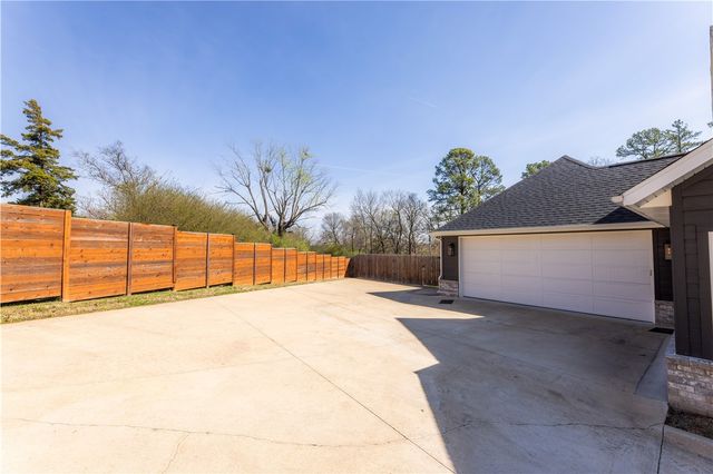 2983 N Old Wire Road, Fayetteville, AR 72703