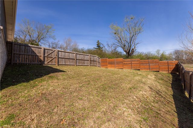 2983 N Old Wire Road, Fayetteville, AR 72703