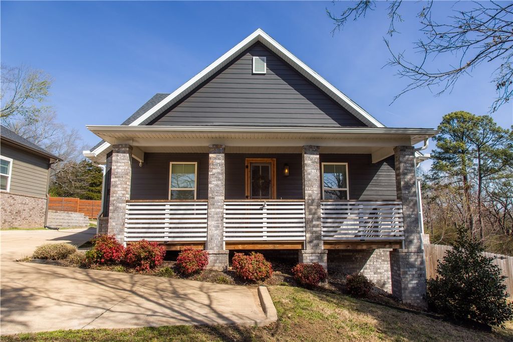 2983 N Old Wire Road, Fayetteville, AR 72703