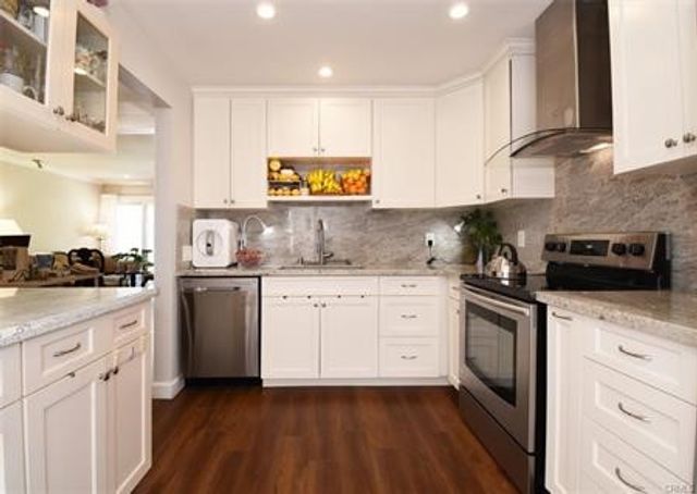 32 Seaview Drive N, Rolling Hills Estates, CA 90274