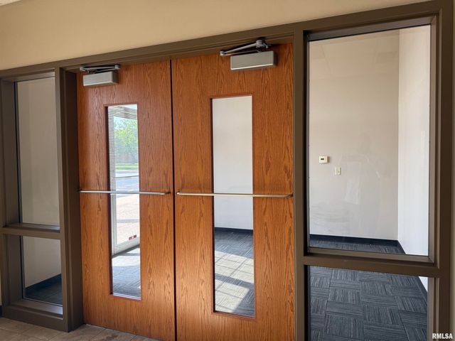 3457 AVENUE OF THE CITIES Avenue, Moline, IL 61265