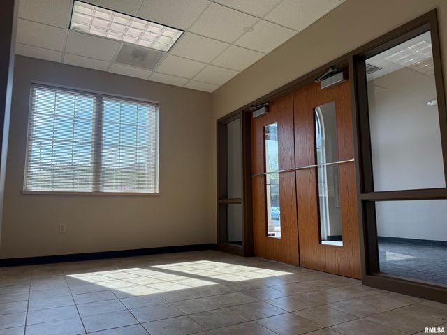 3457 AVENUE OF THE CITIES Avenue, Moline, IL 61265