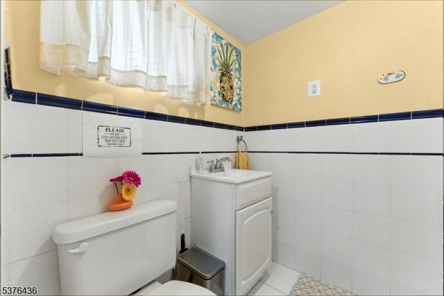 53 Oakwood Ave, Kearny Town, NJ 07032