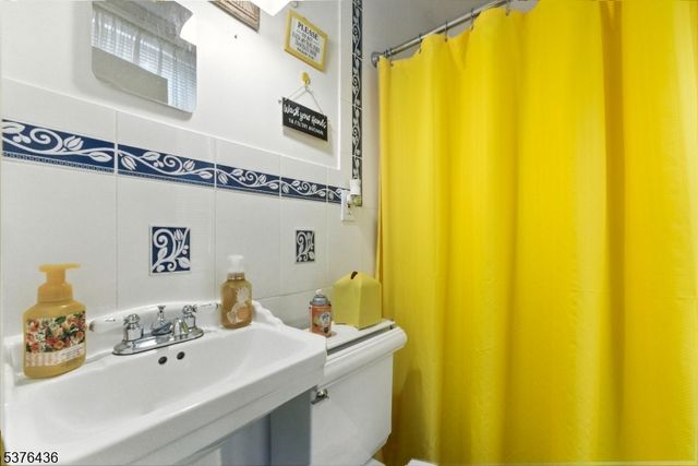 53 Oakwood Ave, Kearny Town, NJ 07032