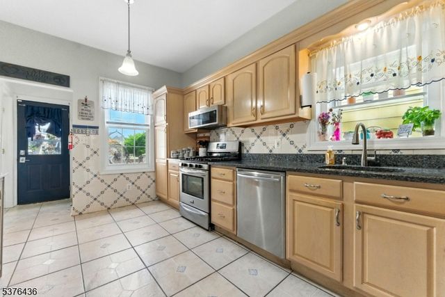 53 Oakwood Ave, Kearny Town, NJ 07032