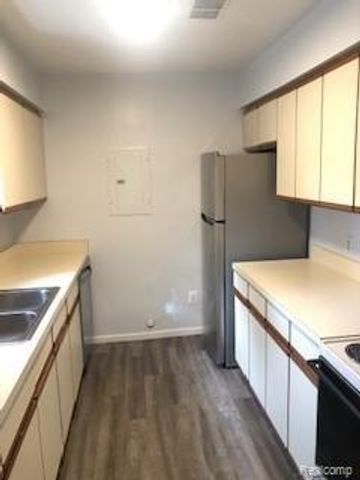 832 S Stephenson Hwy, Royal Oak, MI 48067
