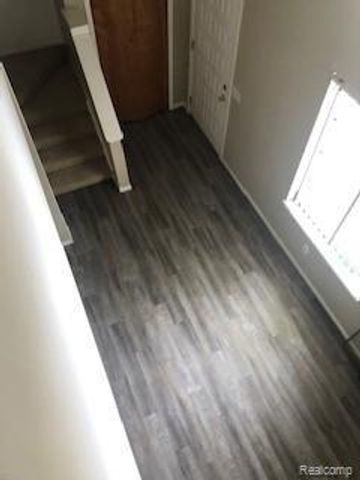 832 S Stephenson Hwy, Royal Oak, MI 48067