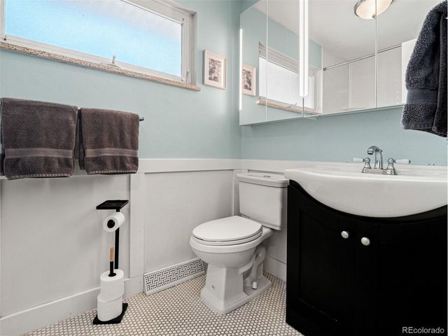 7329 S Tamarac Ct, Englewood, CO 80112