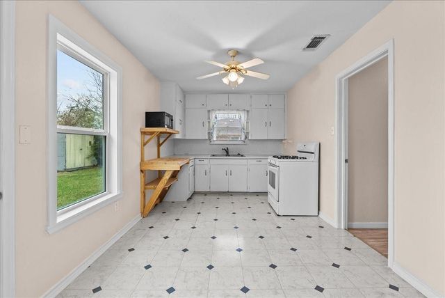 909 Tarpey Road, Texas City, TX 77591