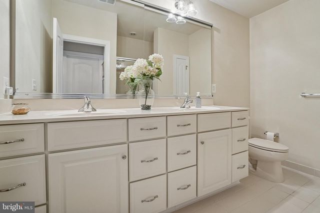 5122 CURRAN CREEK DR, Haymarket, VA 20169