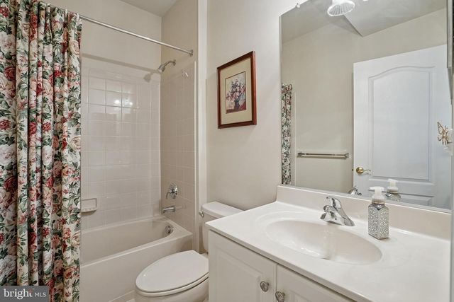 5122 CURRAN CREEK DR, Haymarket, VA 20169