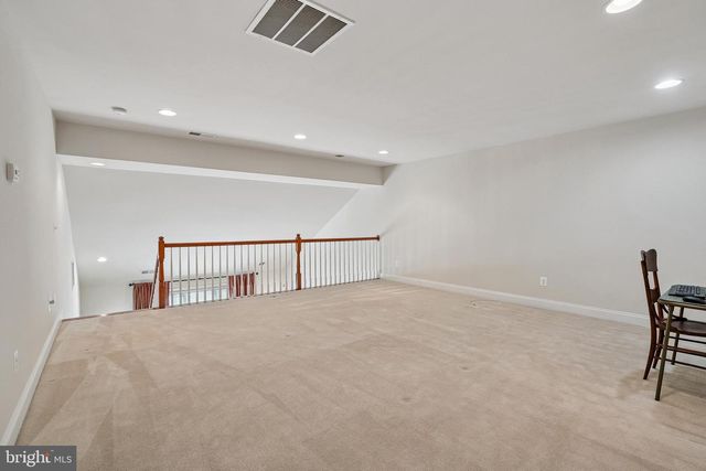 5122 CURRAN CREEK DR, Haymarket, VA 20169