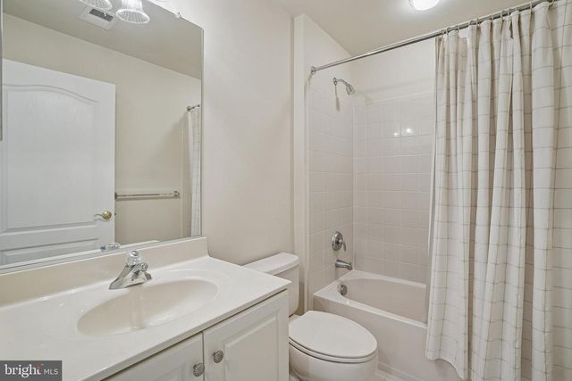 5122 CURRAN CREEK DR, Haymarket, VA 20169