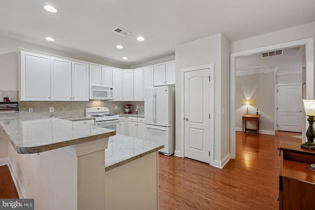 5122 CURRAN CREEK DR, Haymarket, VA 20169